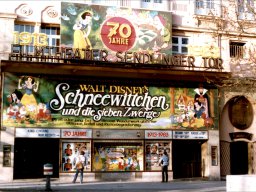 1983.11.26 Aussenansicht - Schneewittchen und die sieben Zwerge_2